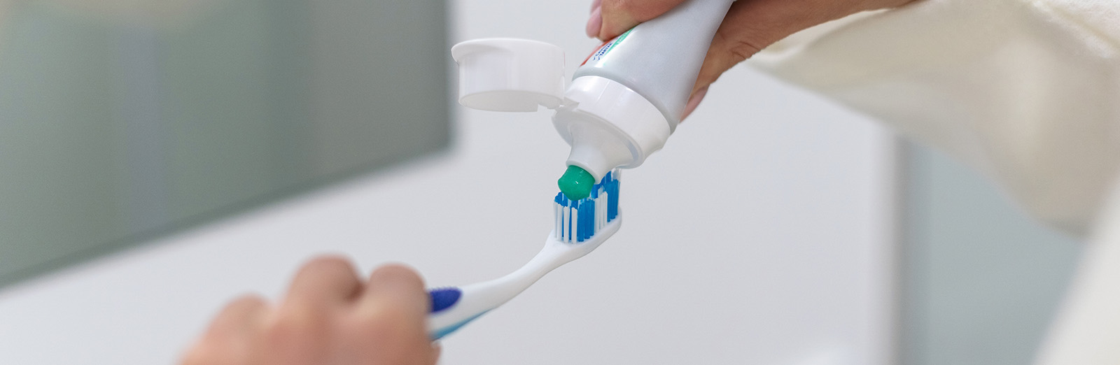 What should you look for in toothpaste, floss and mouthwash - hero image.jpg