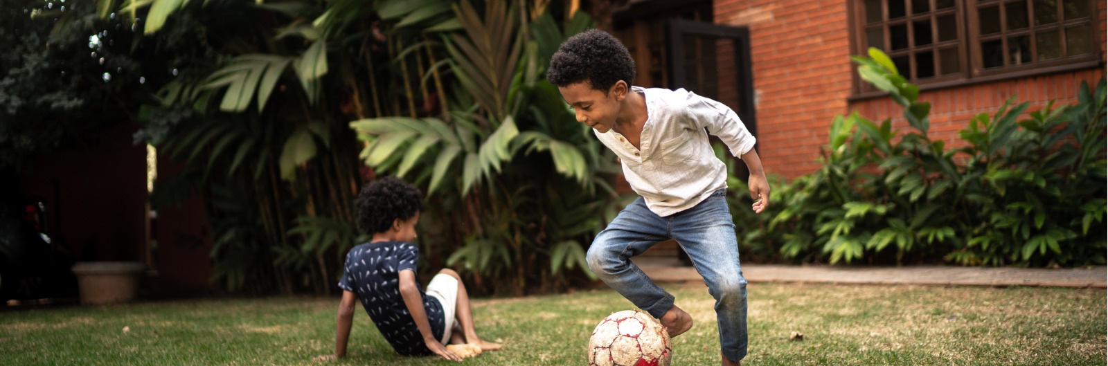 brothers-playing-soccer-in-the-backyard-picture-1600x529jpg.jpeg