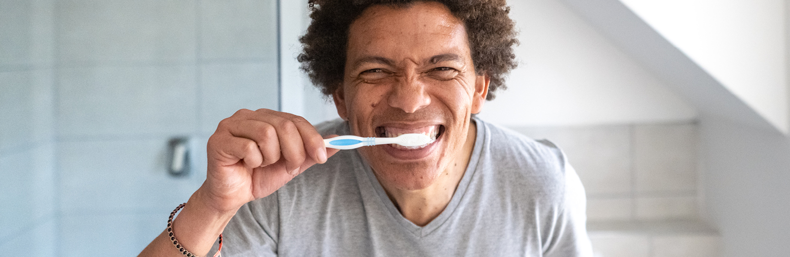 man-brushing-teeth-1600x522.jpg