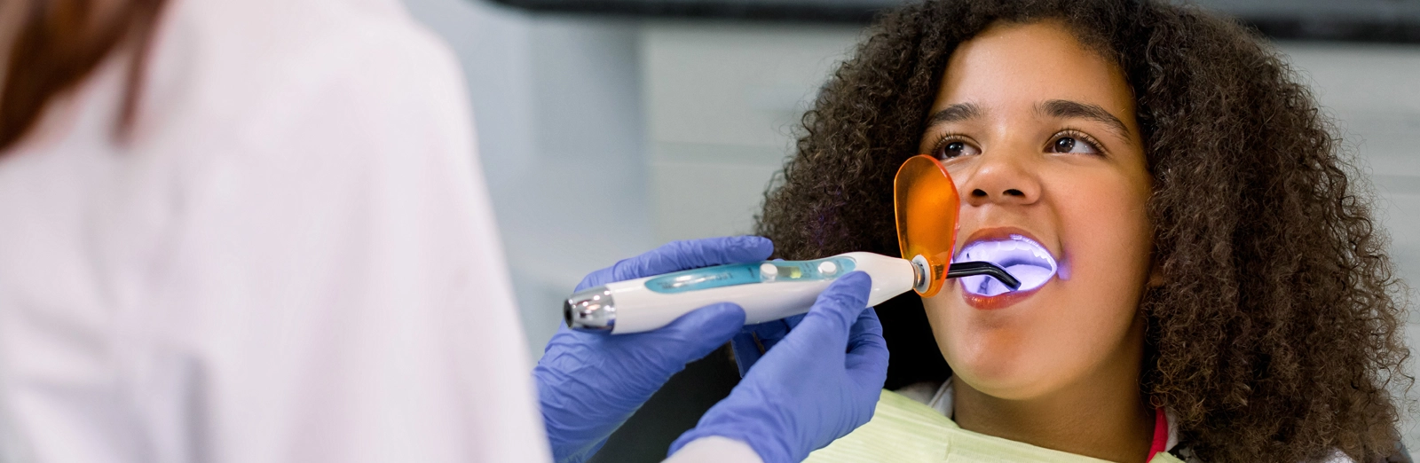 young-girl-getting-dental-sealants-1600x522.webp