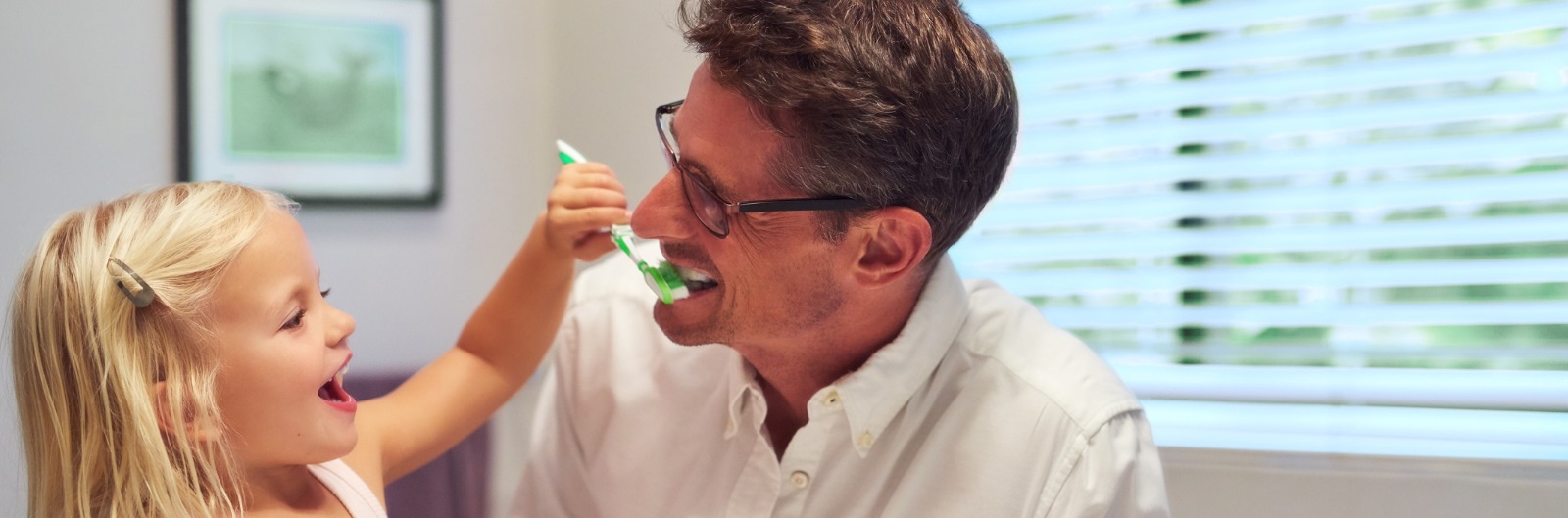 this-is-how-youre-supposed-to-brush-dad-picture-1600x529.jpg