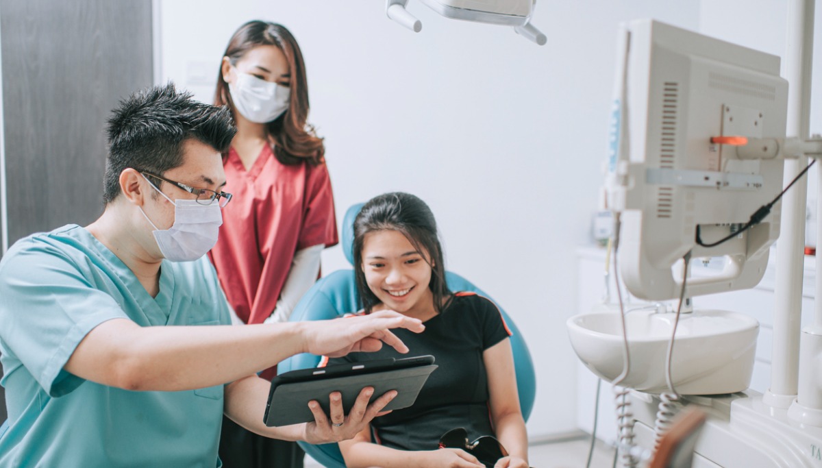 asian-chinese-male-dentist-explaining-tooth-xrays-to-a-patient-picture-1200x683.jpg