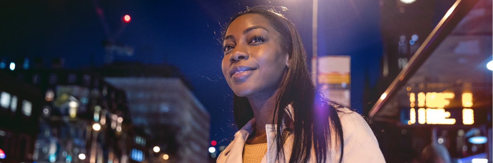 woman-waiting-for-the-bus-in-london-picture-1600x529.jpg