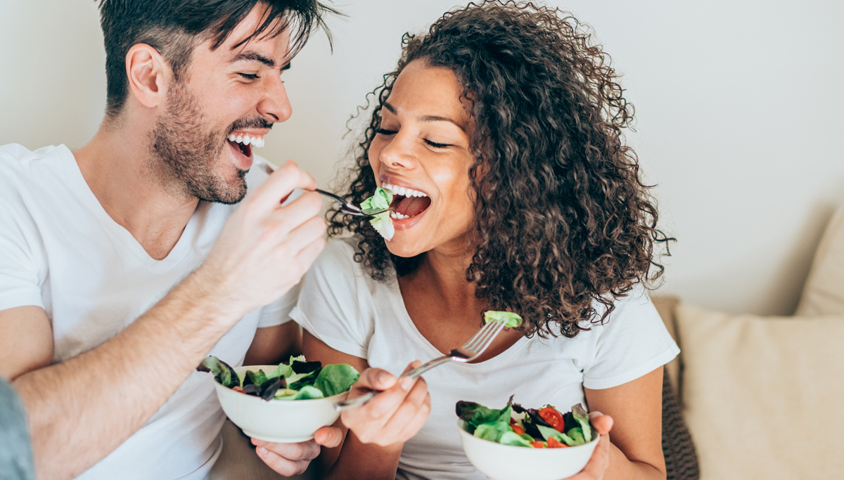 couple-eating-salad-1200x683.jpg