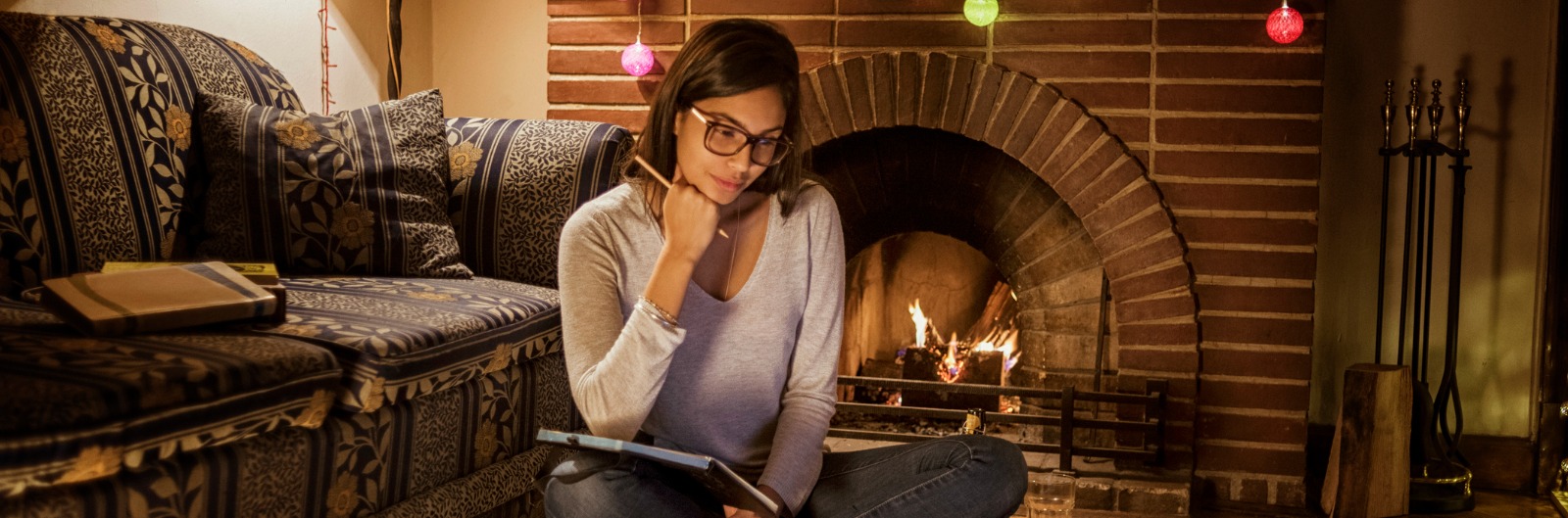 young-woman-studying-in-her-cozy-room-picture-1600x529.jpg