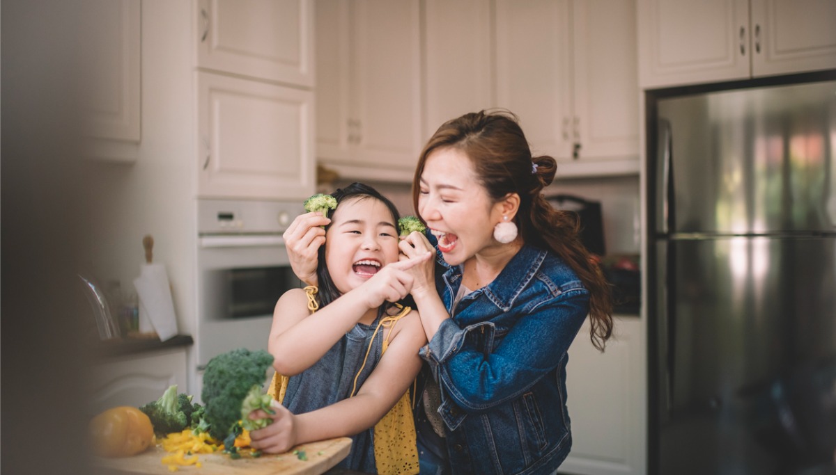 an-asian-chinese-housewife-having-bonding-time-with-her-daughter-in-picture-1200x683.jpg
