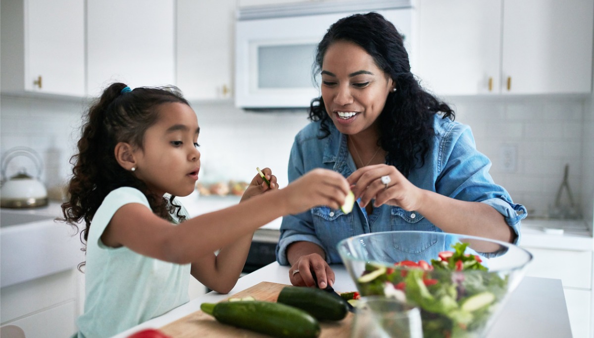 girl-learning-to-prepare-meal-from-mother-picture-id1127294863.jpg