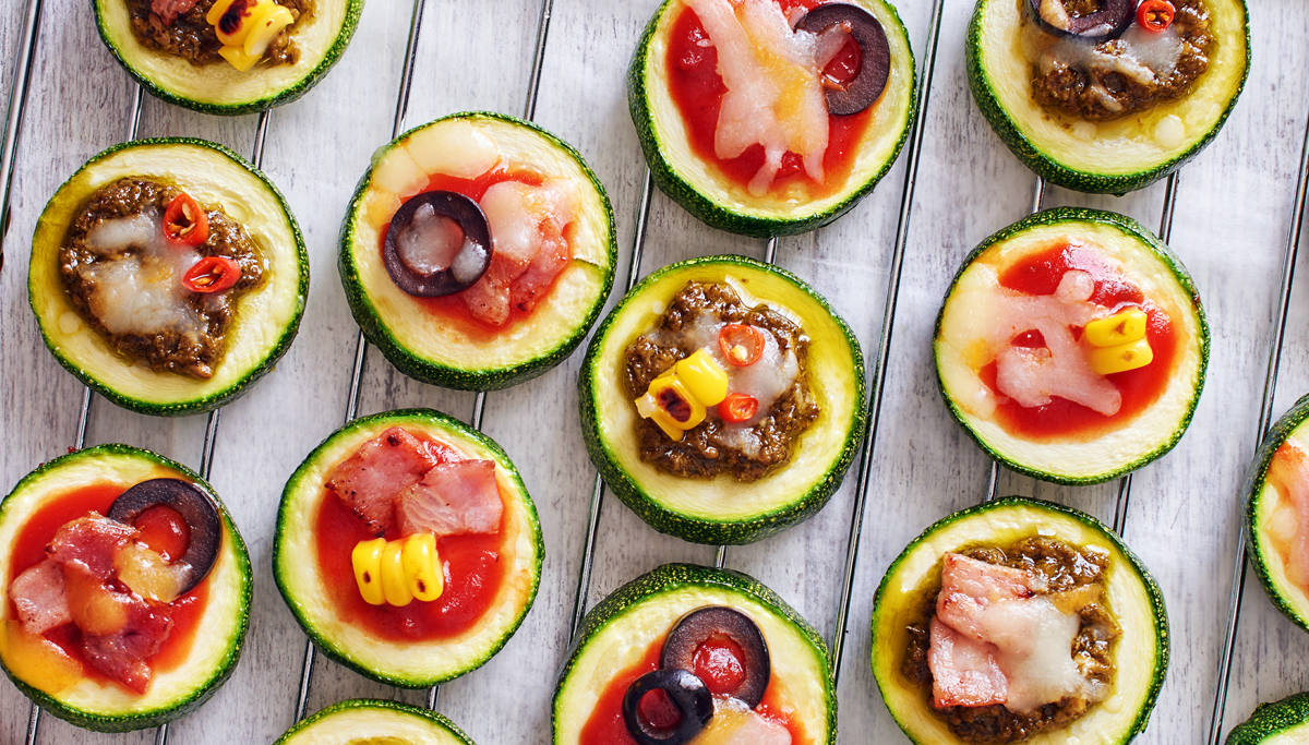mini zucchini pizzas