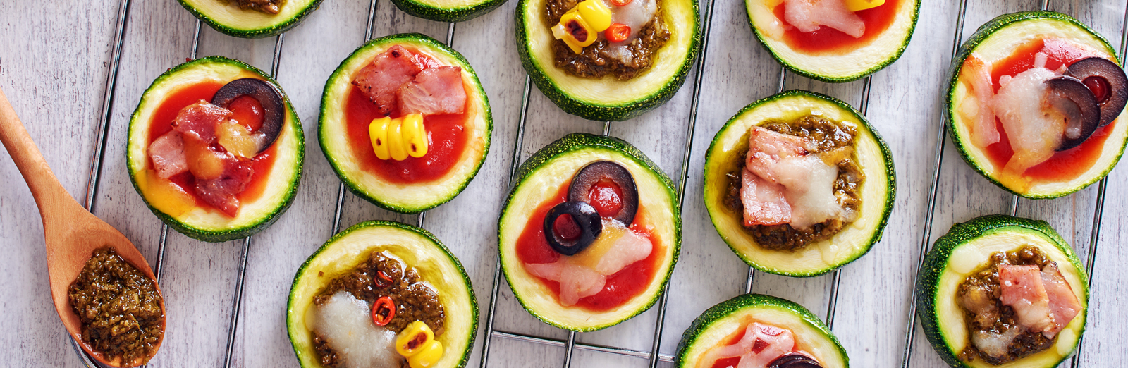 mini zucchini pizzas