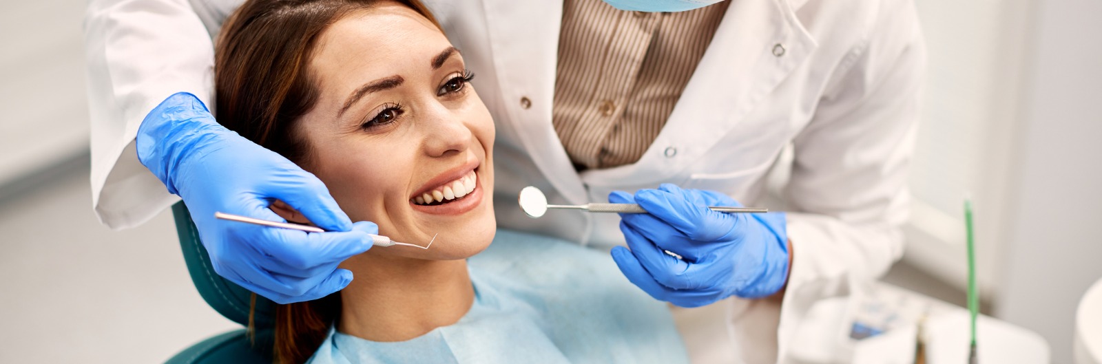 young-happy-woman-during-dental-procedure-at-dentists-office-picture-id1600x529.jpg