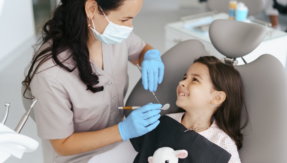 little-beautiful-girl-at-the-dentist-smiling-picture-1200x683.jpg