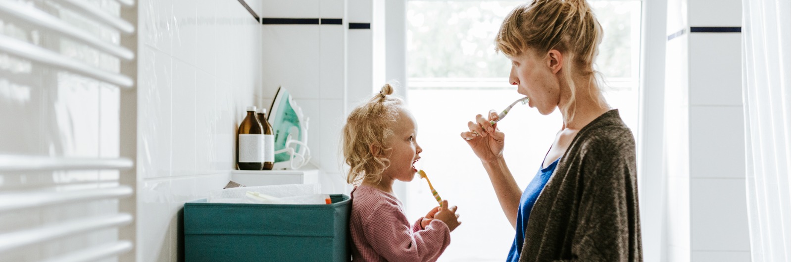 young-mother-with-a-child-brushing-teeth-in-the-morning-picture-1600x529.jpg