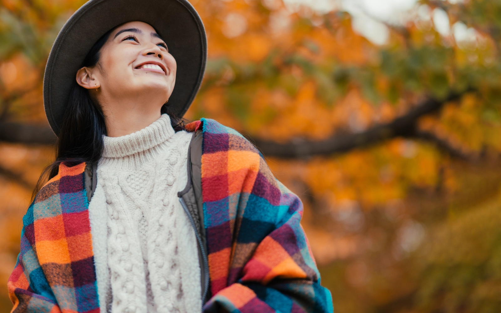 woman-smiling-outside-tablet-1600x1000.webp