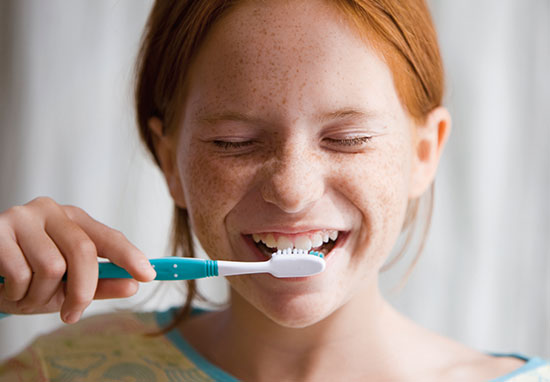 10174-6_Spring_Lifestyle_RedHeadBrushing_550x382.jpg