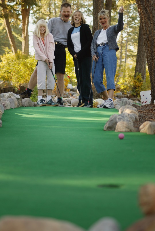 Family Goes Mini Golfing