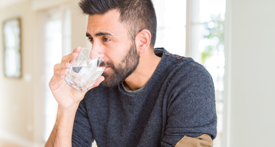 man-drinking-water-560x300.jpg