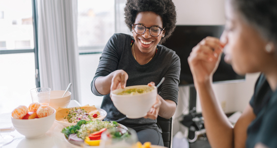 woman-eating-breakfast-560x300.jpg