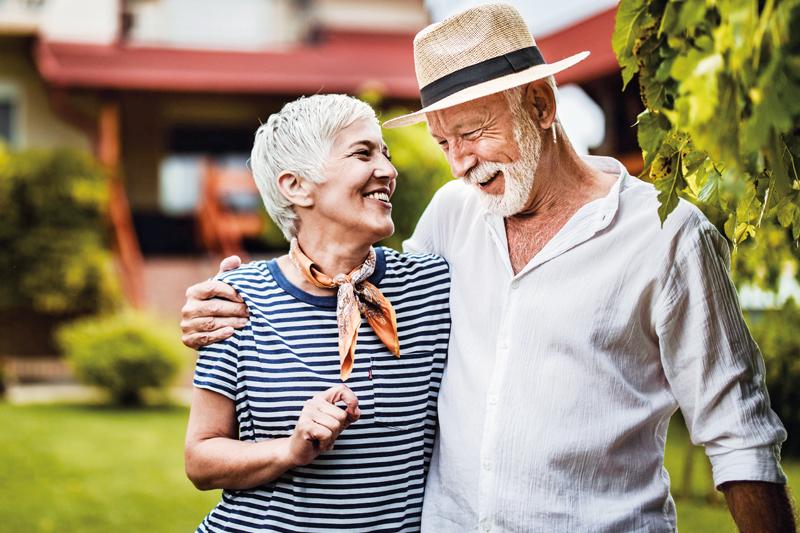 elderly-couple-smiling-800x533.jpg